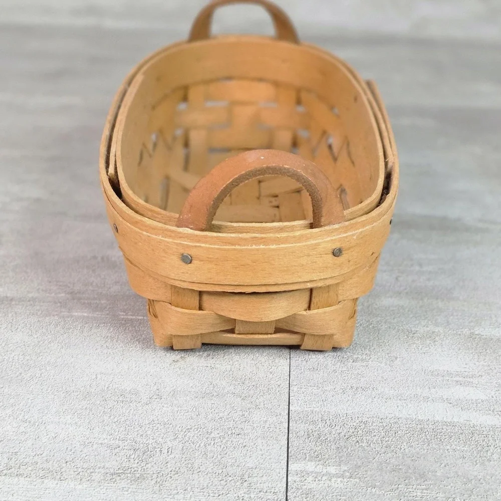 vintage 1997 Longaberger Oval Basket with leather handles 2x4x8
